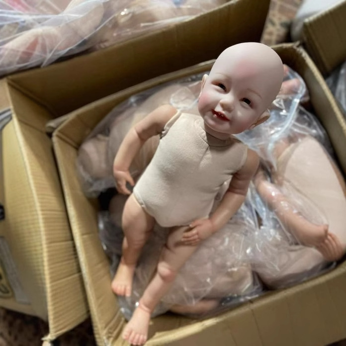 Cuatro dientes sin ropa bebé vacío 24 pulgadas pierna recta