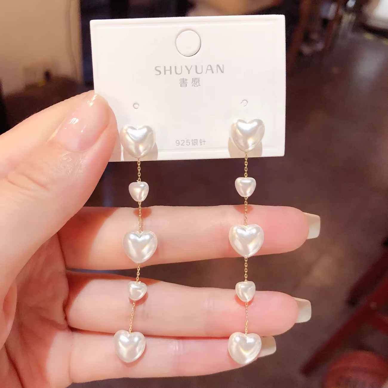French-style vintage heart-shaped pearl tassel earrings, minimalist and chic, with a touch of luxury and sophistication, perfect for adding a touch of elegance to your look