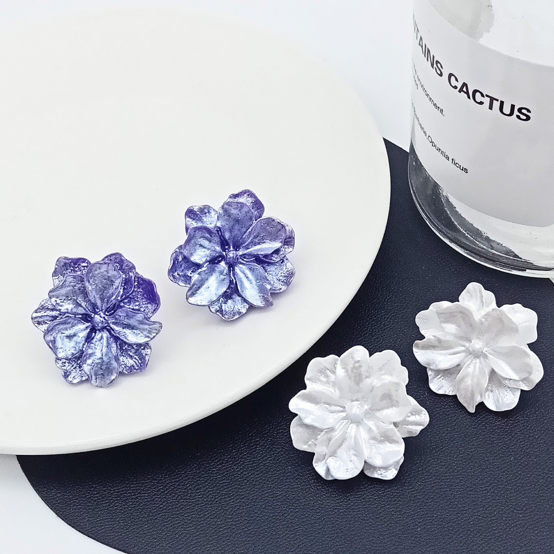 1 Pair Simple Style Flower Resin Women's Ear Studs display picture 2