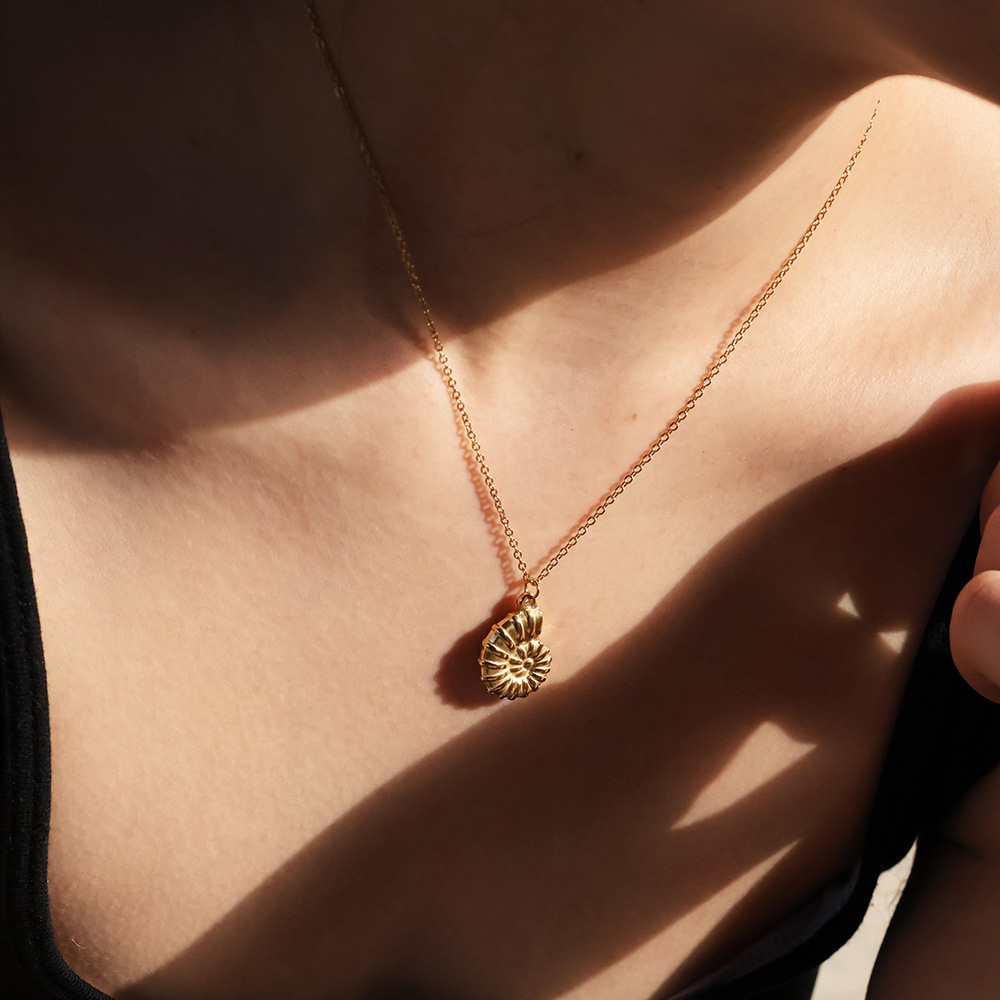 Plating Design Wholesale Jewelry Simple Style Conch Titanium Steel Plating Cable Chain Pendant Necklace