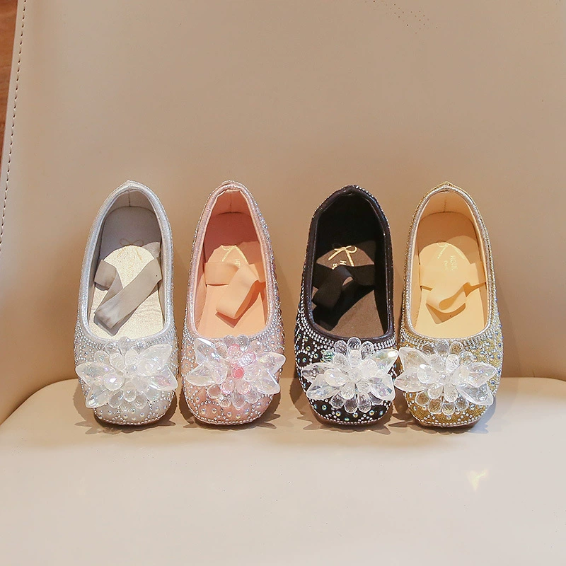 2024 Весенние и Осенние Девочки Корейская версия Мода Маленькие дети Детские стразы с квадратным ртом Танцевальные туфли Принцессы Одиночки Маленькие кожаные туфли