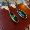 Silver needle pleated elliptical emerald droplet drill earrings