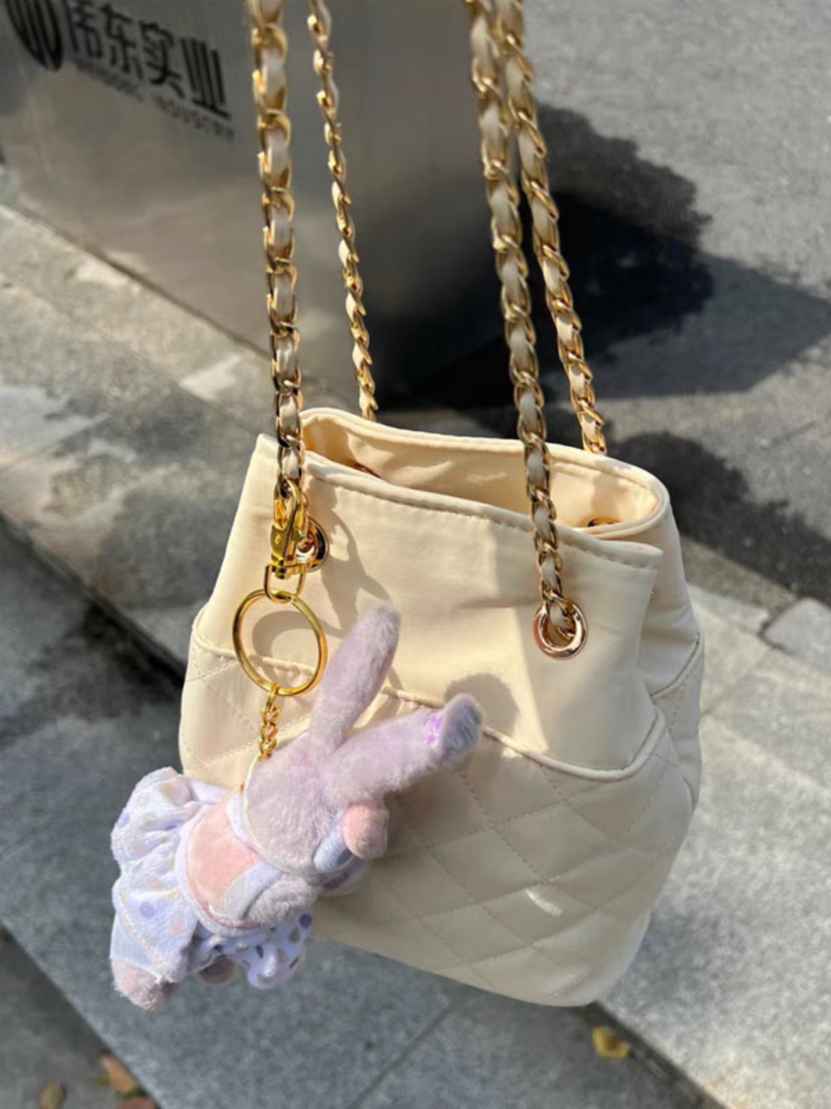 Longxin mismo estilo color crema Chanel estilo rombo cadena bolsa para mujeres 2023 nuevo cordón acolchado de un solo hombro bolsa de cubo