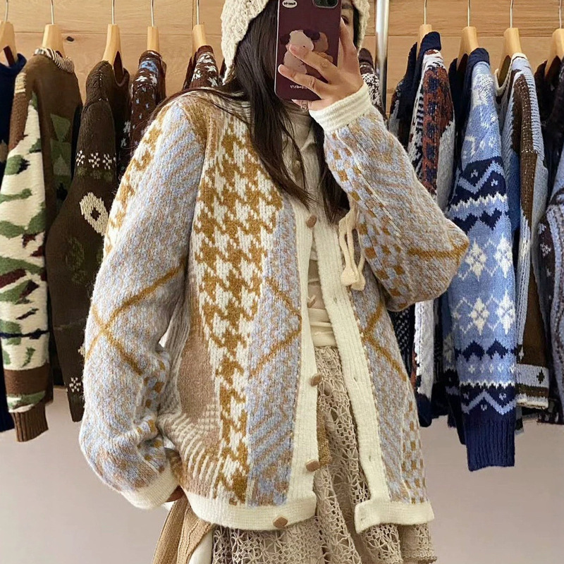 Vintage-inspired color-blocked jacquard sweater cardigan for women, 2026 new autumn and winter loose-fit knitted top 1633 Vintage-inspired color-blocked jacquard sweater cardigan for women, 2026 new autumn and winter loose-fit knitted top 1633