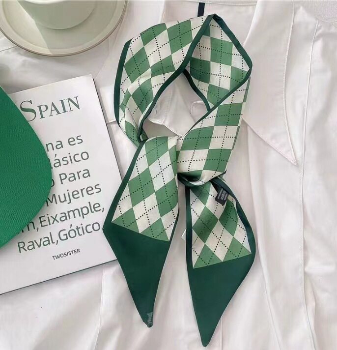 Green color-green edge diamond grid