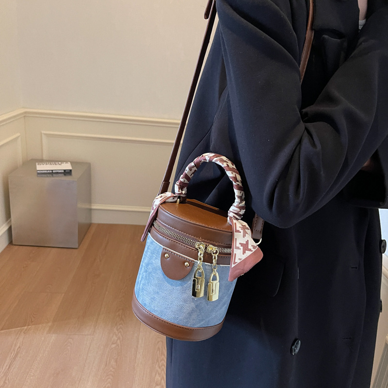 Color contrastante simple bolso de cubo de mano para mujeres 2024 nueva moda versátil mochila mochila de tela extranjera bolso de hombro