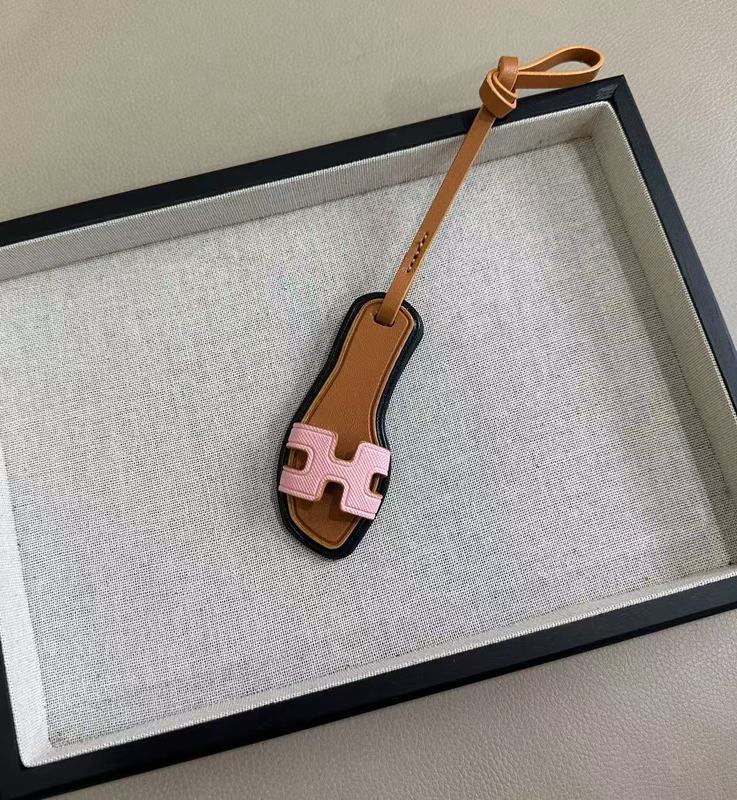 キャンディーカラー PU レターミニ H スリッパペンダント車のペンダントかわいい h 小さなサンダルバッグペンダント工場卸売|undefined