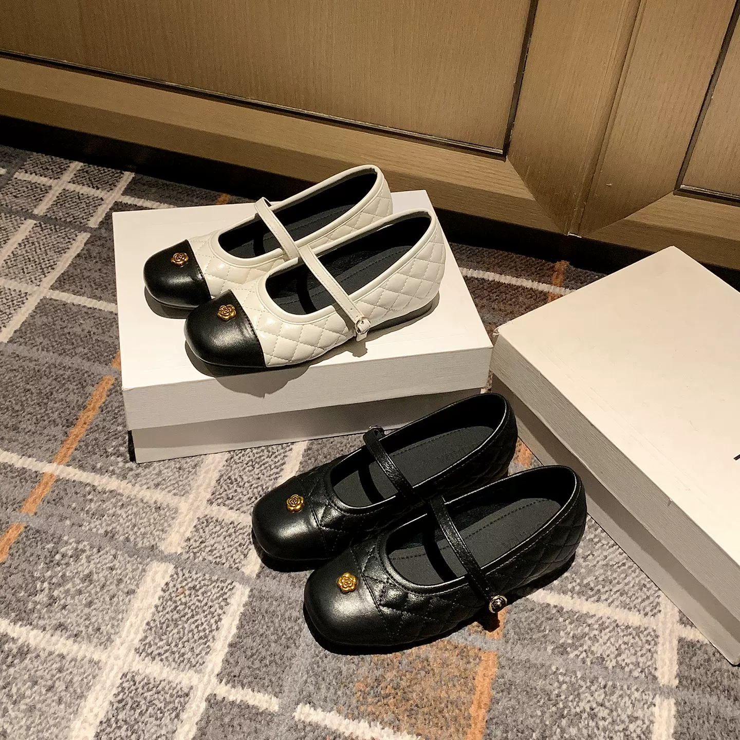 小香风山茶花菱格玛丽珍女鞋2026年新款气质浅口一字带芭蕾风单鞋