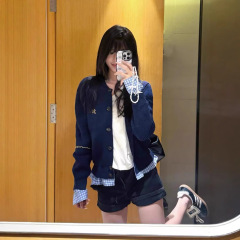 春の偽の2つのニットのカーディガンのセーターの女性の学院の風のシャツは色の高級感にぶつかります。