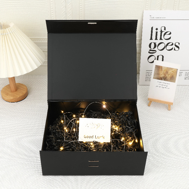 Caja de papel plegable simple transfronteriza en existencia, caja de regalo con tapa magnética abatible, personalizable con impresión de logotipo.