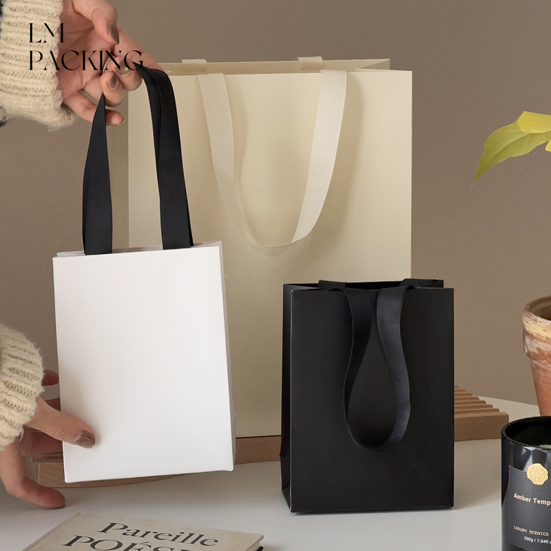 Jewelry Packaging Bags, Small Chanel-Style Gift Bags, Jewelry and Candy Gift Bags, Perfume and Cosmetics Bags with Logo Printing