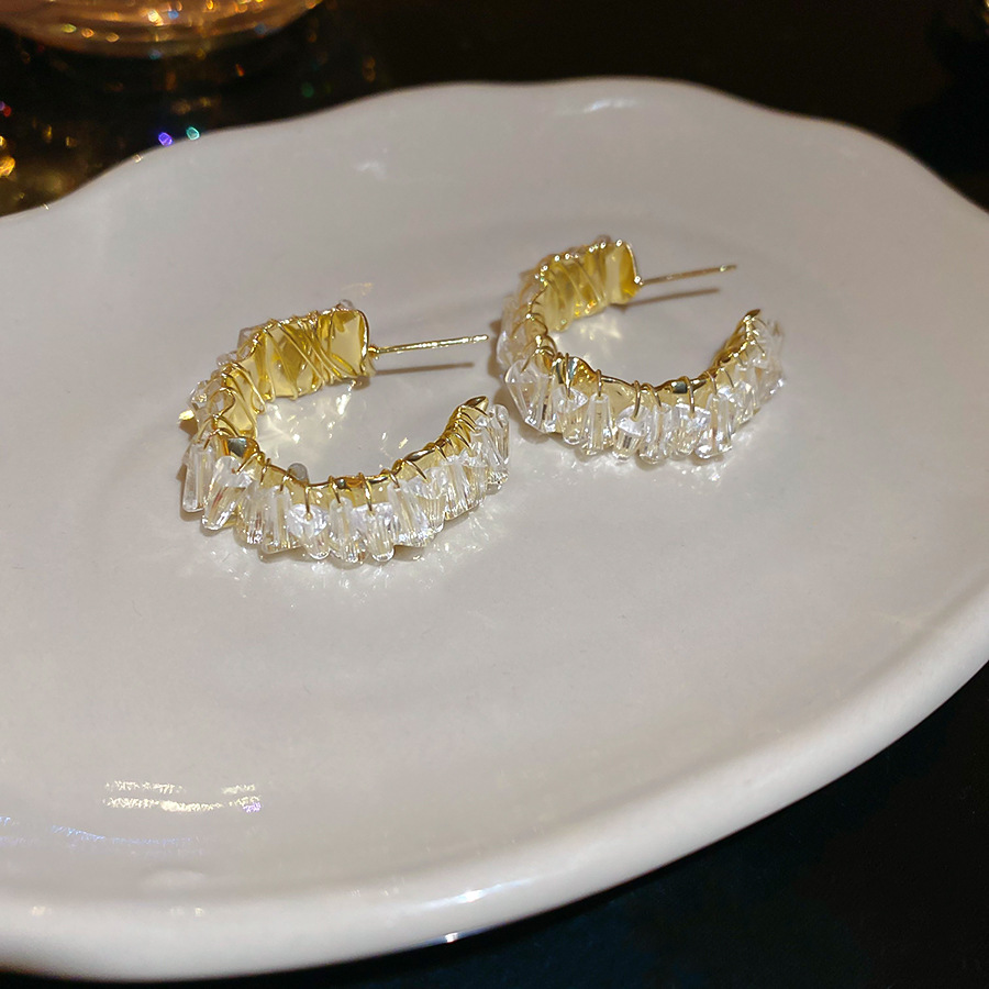 Pendientes en forma de C enrollados de metal con aguja de plata Pendientes de temperamento retro europeo y americano Pendientes de lujo ligero de alta gama mujeres