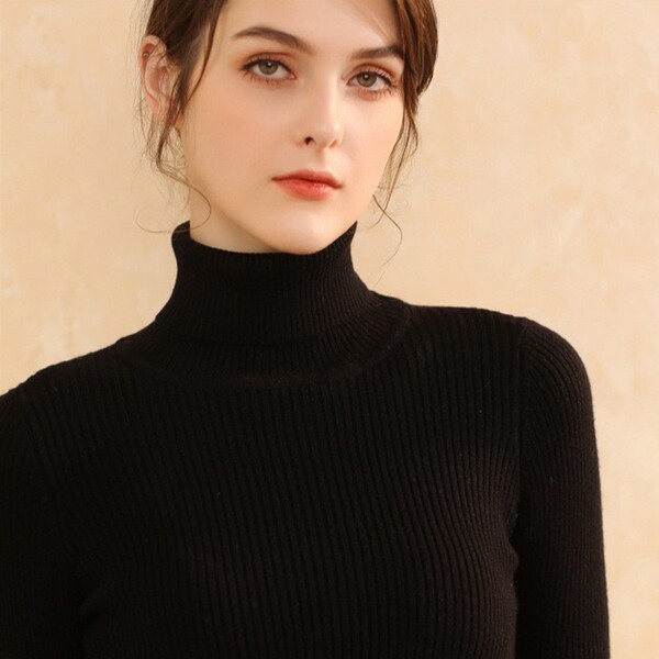 Demi-season fitted woolen knitted sweater