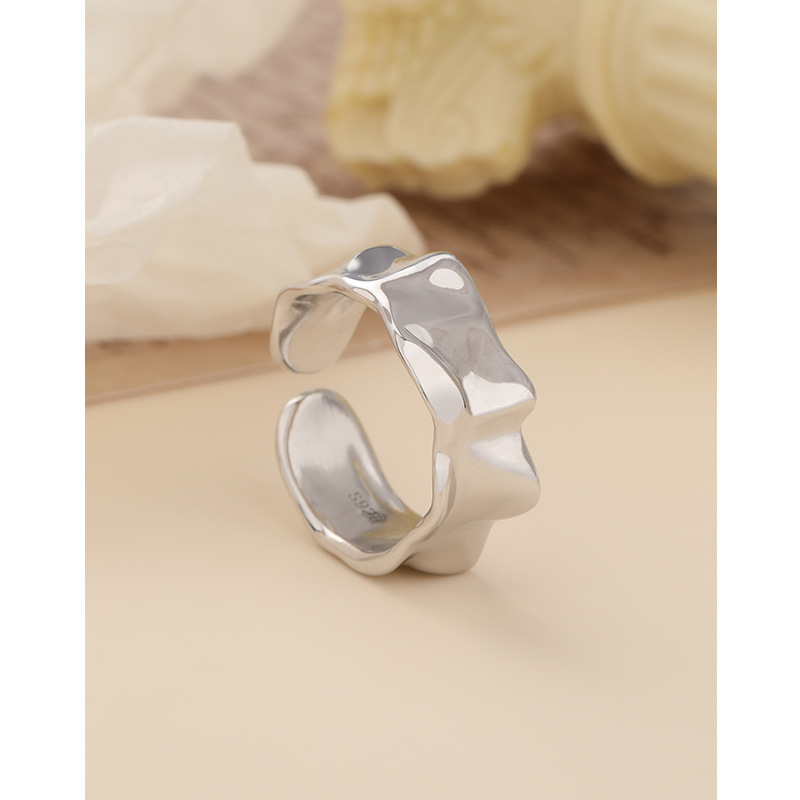 Anillo de apertura irregular de plata esterlina 925 personalidad femenina en un nicho de viento frío ligero lujoso anillo de dedo índice de alto nivel