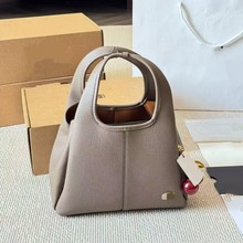 �ܼ�2025�¿�Ů��Lana�μ�б����͹��ϻ�����˻@�Ӱ��r��ˮͰ��