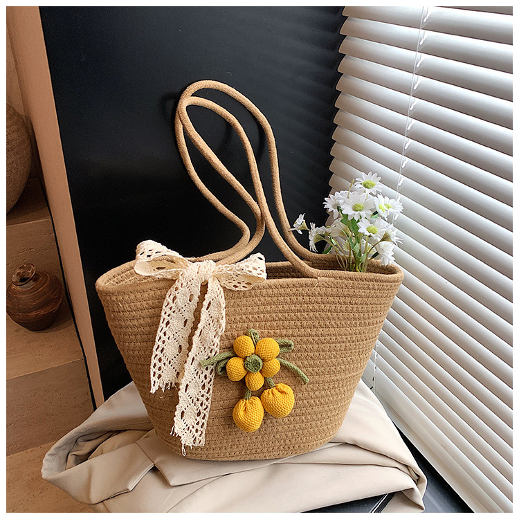 브라운 + 노란색 매달린 꽃 + 리본