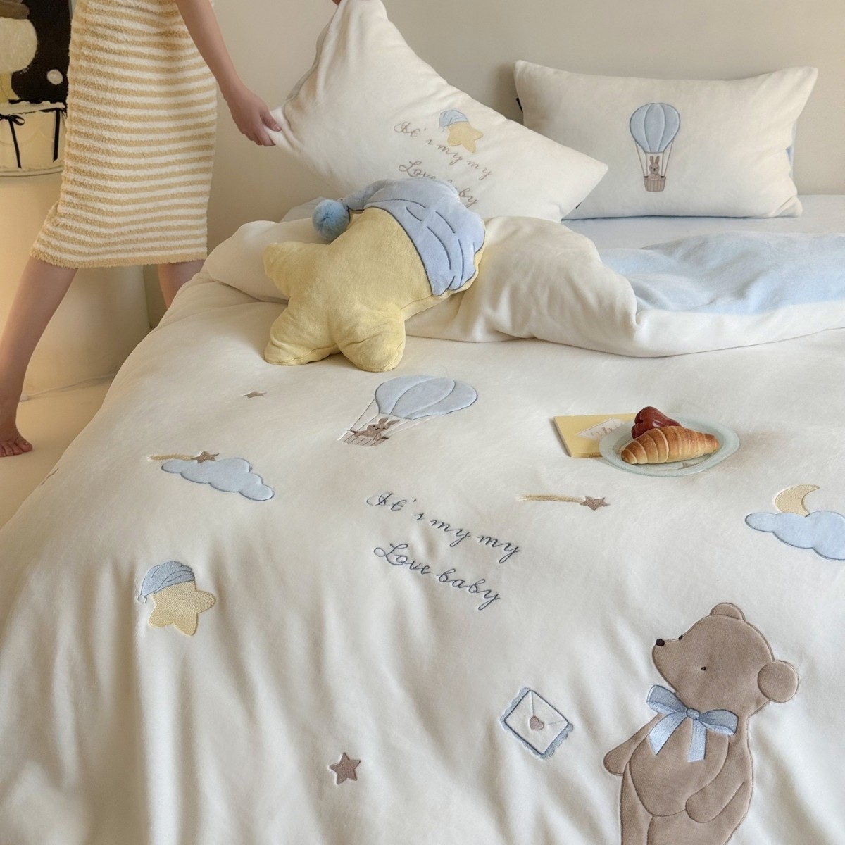 Ins Style Cartoon Winter Childlike Bear Milk Velvet High Weight Bed Four-Piece Set Cute Fleece-Lined Bed Bed Sheets Quilt Cover 9