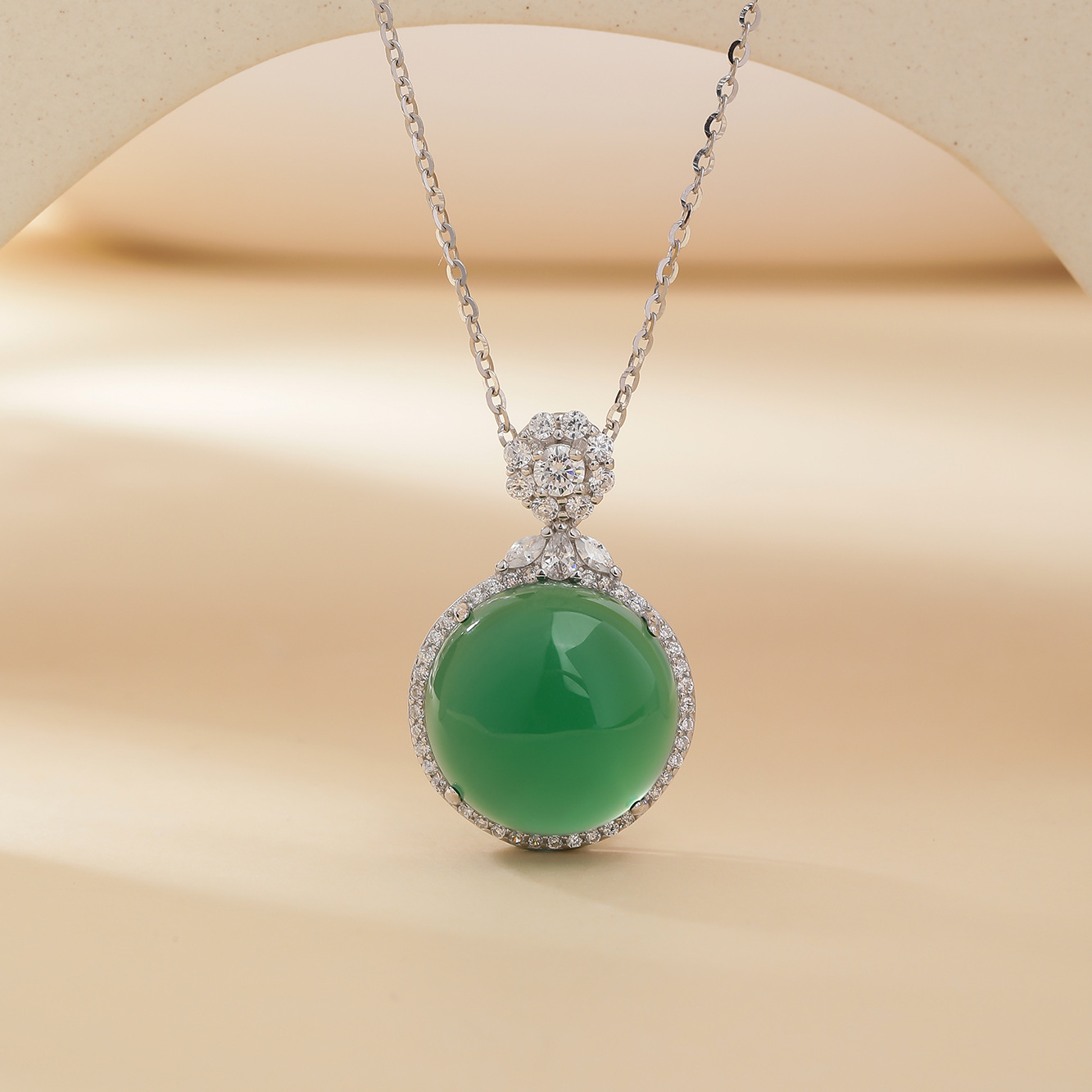 S925 plata de ley de alta calidad diamante con incrustaciones de calcedonia verde natural collar de fideos de huevo nuevo estilo chino cadena de clavícula de todo fósforo