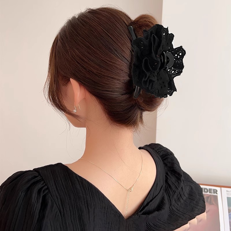 Francia retro encaje cabeza flores agarrar clip mujeres 2025 nuevo clip de cabello elegante temperamento tiburón clip de cabello