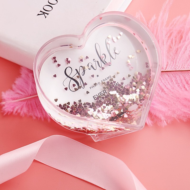 Customized Romantic Dreamy Sequin Snowflake Acrylic Water Ball Ornaments Resin Crafts Plastic Photo Frame Snowball Ornaments Customized Romantic Dreamy Sequin Snowflake Acrylic Water Ball Ornaments Resin Crafts Plastic Photo Frame Snowball Ornaments