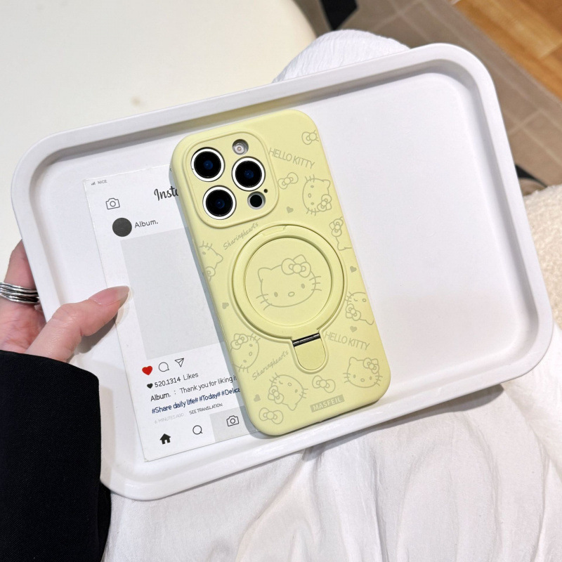 크리미한 노란색 고양이