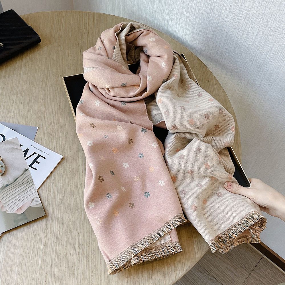 Version des berühmten Damen-Schals mit süßen kleinen Blumen im Kaschmir-Quasten-Stil für Damen, 192 x 62 cm, warm im Winter_voghion.com