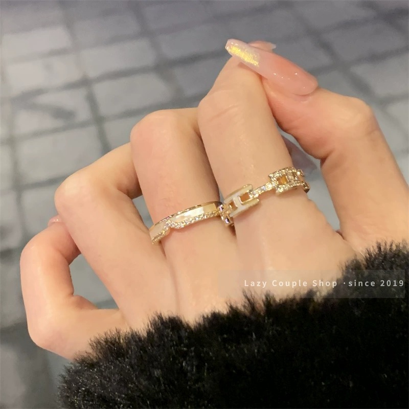 Trendige luxuriöse elegante Staperringe mit großen Buchstaben für Frauen, Nischen-High-Fashion-Ringe