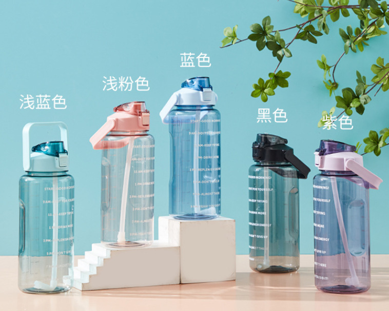 Taza plástica portátil al aire libre de los hombres y de las mujeres de los deportes de la taza Taza transfronteriza del espacio de la capacidad grande con la escala y la paja