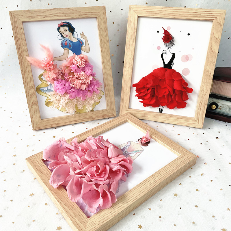 Three dimensional photo frame