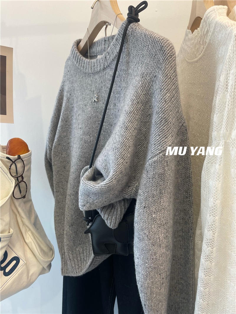 綿のカシミヤの優しい怠惰な風の赤いプルオーバーのセーターの女性の秋冬の大衆の高級感の純色の女性のニット