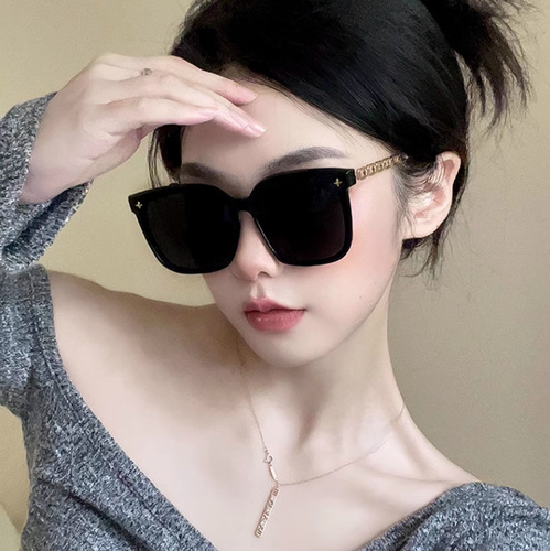 Elegant Women's Sunglasses, Slimming Face, 2024 New Model, Chain-Leg Star-Shaped Sunglasses, Black, Suitable for Large Faces
