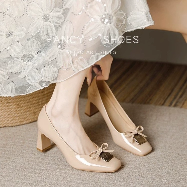 Туфли на высоком каблуке, женственные, элитные и не утомляющие ноги, красивые маленькие каблуки весны 2025 года, французские толстые каблуки с юбками, вечерние туфли.