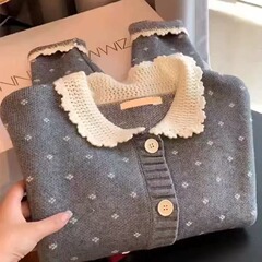 广州十三行高货爆款~小众设计花边翻领针织开衫浣熊绒毛衣女秋冬