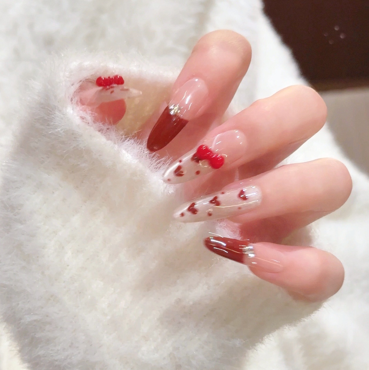 2026 Año Nuevo ojo de gato rojo usar uñas hechas a mano puro arco manicure productos terminados estudiantes lindas uñas falsas