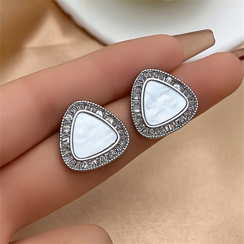 Cross-border niche design high-end geometric drop earrings, minimalist shell triangle zircon drop earrings, European and American accessories