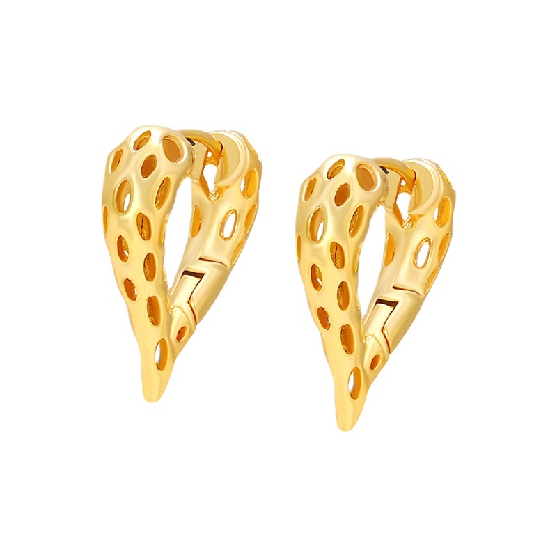 Xuping joyas de aleación de amor agujero orejas de orejas de moda femenina temperamento frío estilo de corazón simple pendientes