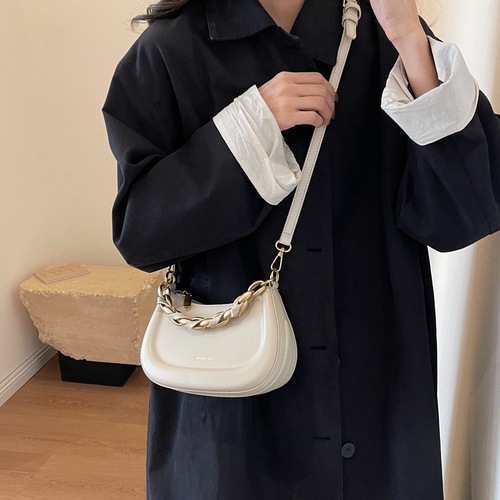 Korean niche small bag women's autumn and winter new trendy portable small square bag design western style commuting crossbody bag