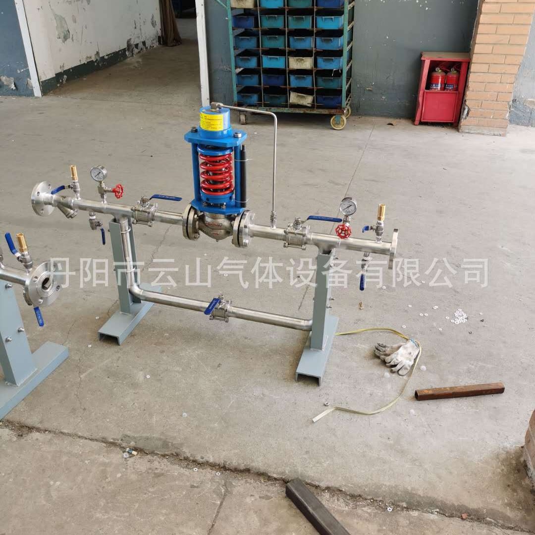 销售二氧化碳  LNG、氧气、氩气、氮气、调压阀组 、空温式气化器|ru
