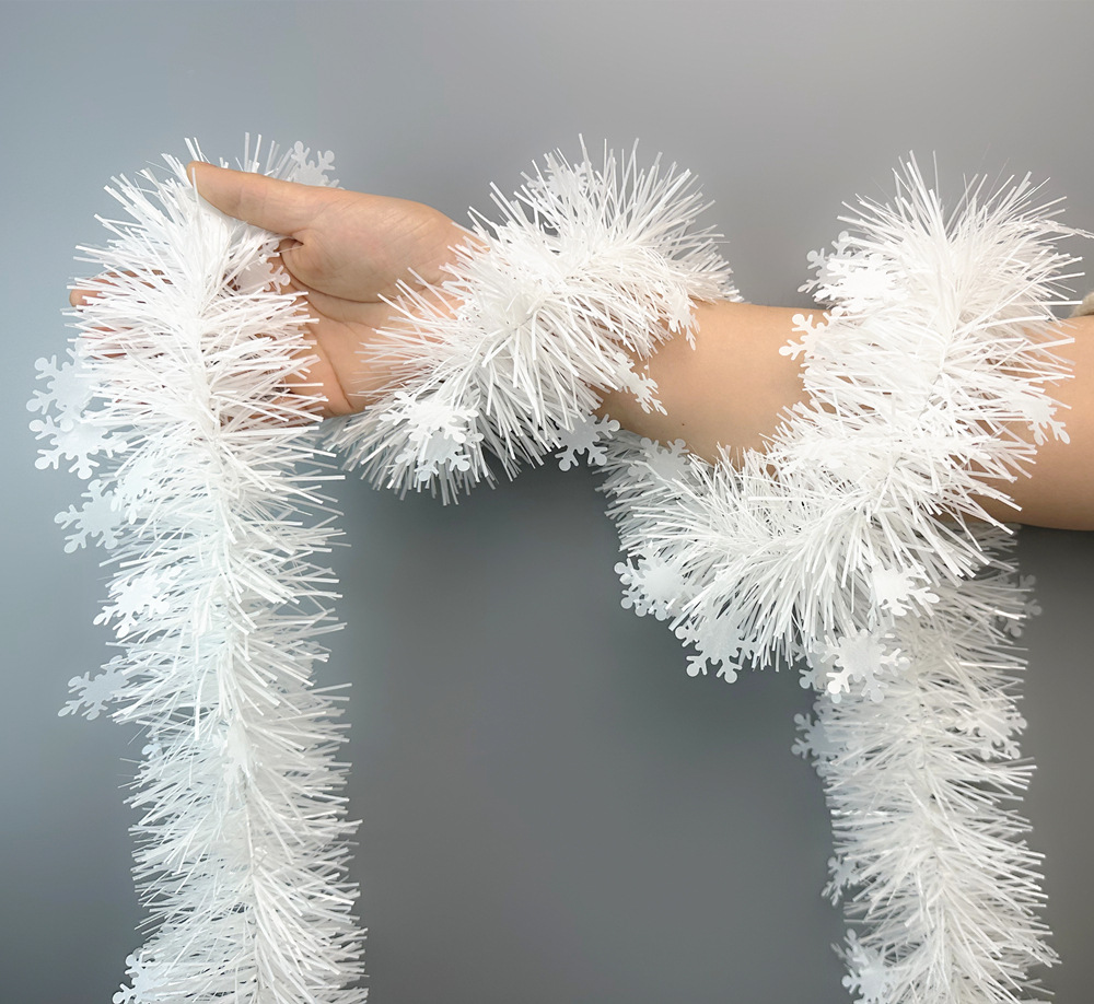 跨境圣诞节装饰彩条拉花白色雪花2米加密毛条9厘米藤条氛围布置详情5