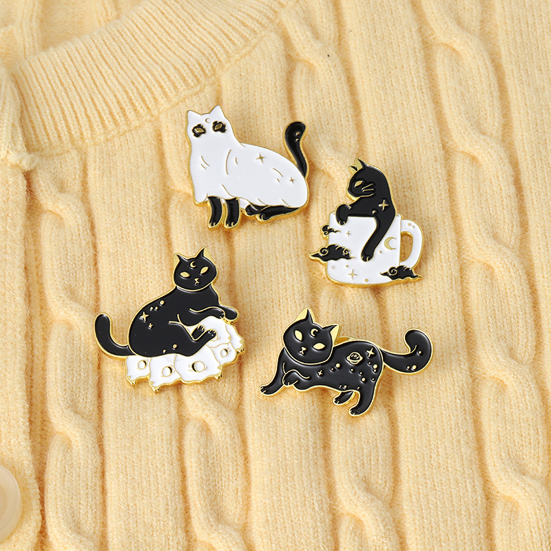 New Alloy Animal Brooch Creative Cartoon Cute Black And White Cat Shape Paint Brooch Clothing Accessories display picture 12