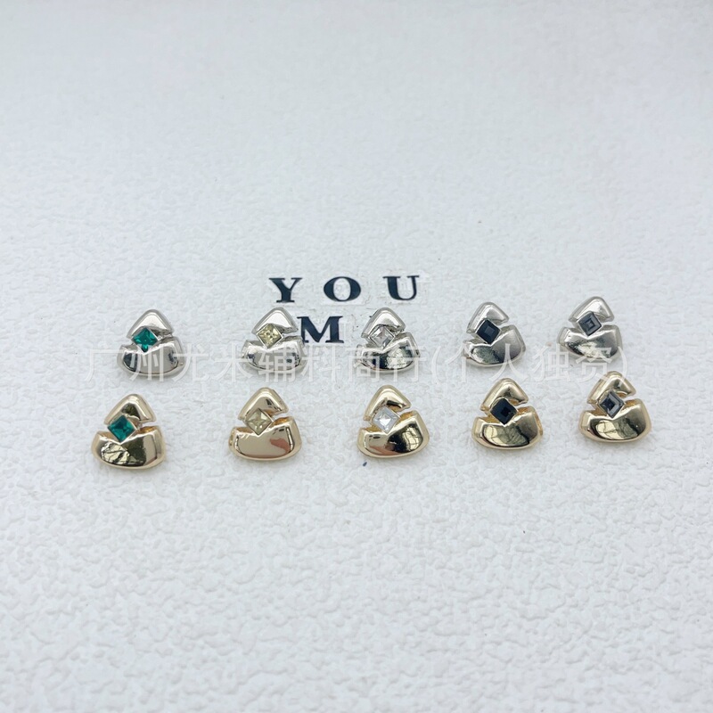 Exquisite Heart-Shaped Colorfulful Diamond-Encrusted Decorative Buttons for Coats, Sweaters, Knitwear Lining, Outwear Placket, Metal Hand-Sewn Buttons