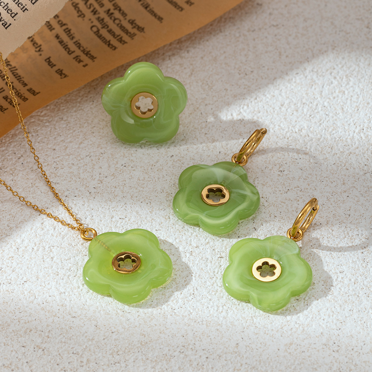 Tiana primavera y verano pequeña cadena de clavícula fresca dulce colgante de flor de moda nicho alta sensación joyería de mujer al por mayor