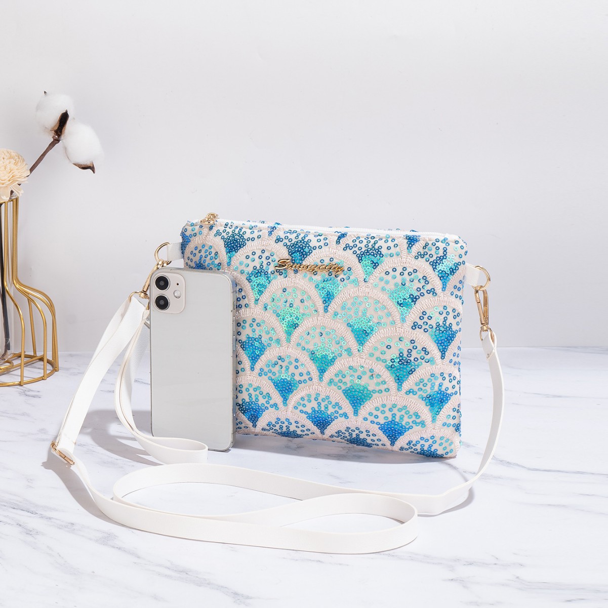 Nicho de estilo nacional de verano 2025 nueva cadena de moda alta sensación de moda sequinilla portátil bolsas de tramo oblicuas