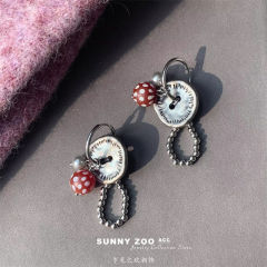 SUNNYZOO | きのこの力が多いです。古い金属のビーズイヤリングを作ります。