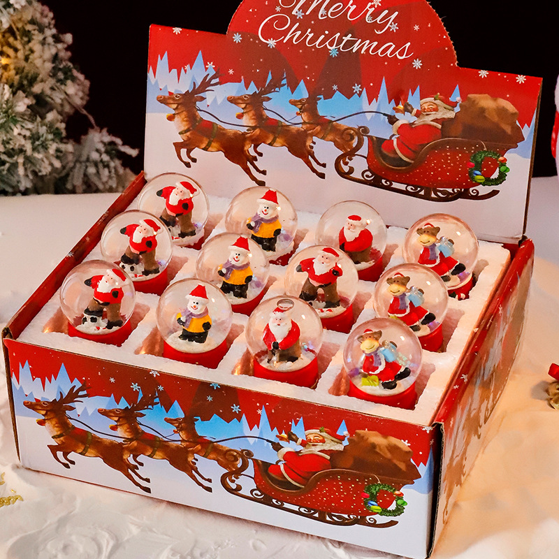 Una variedad de regalos de decoración de Navidad Navidad iluminante bola de cristal caja de música ventana diseño de velas lámparas de viento árbol de Navidad