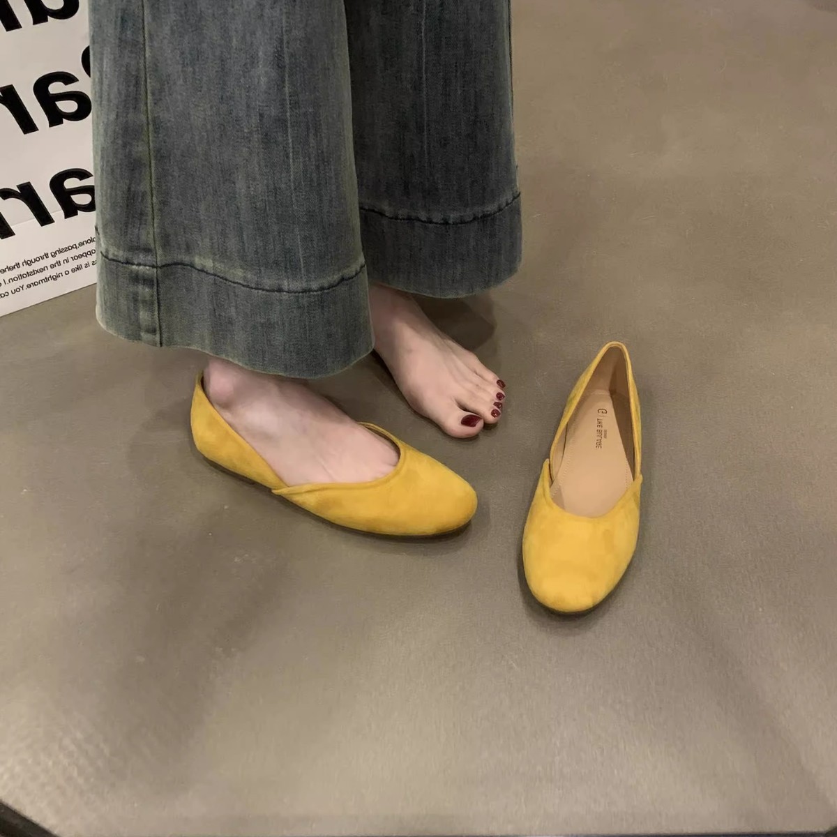 Zapatos retro suaves de camisa, zapatos de mujer nuevos zapatos rojos blancos claros con zapatos de falda única