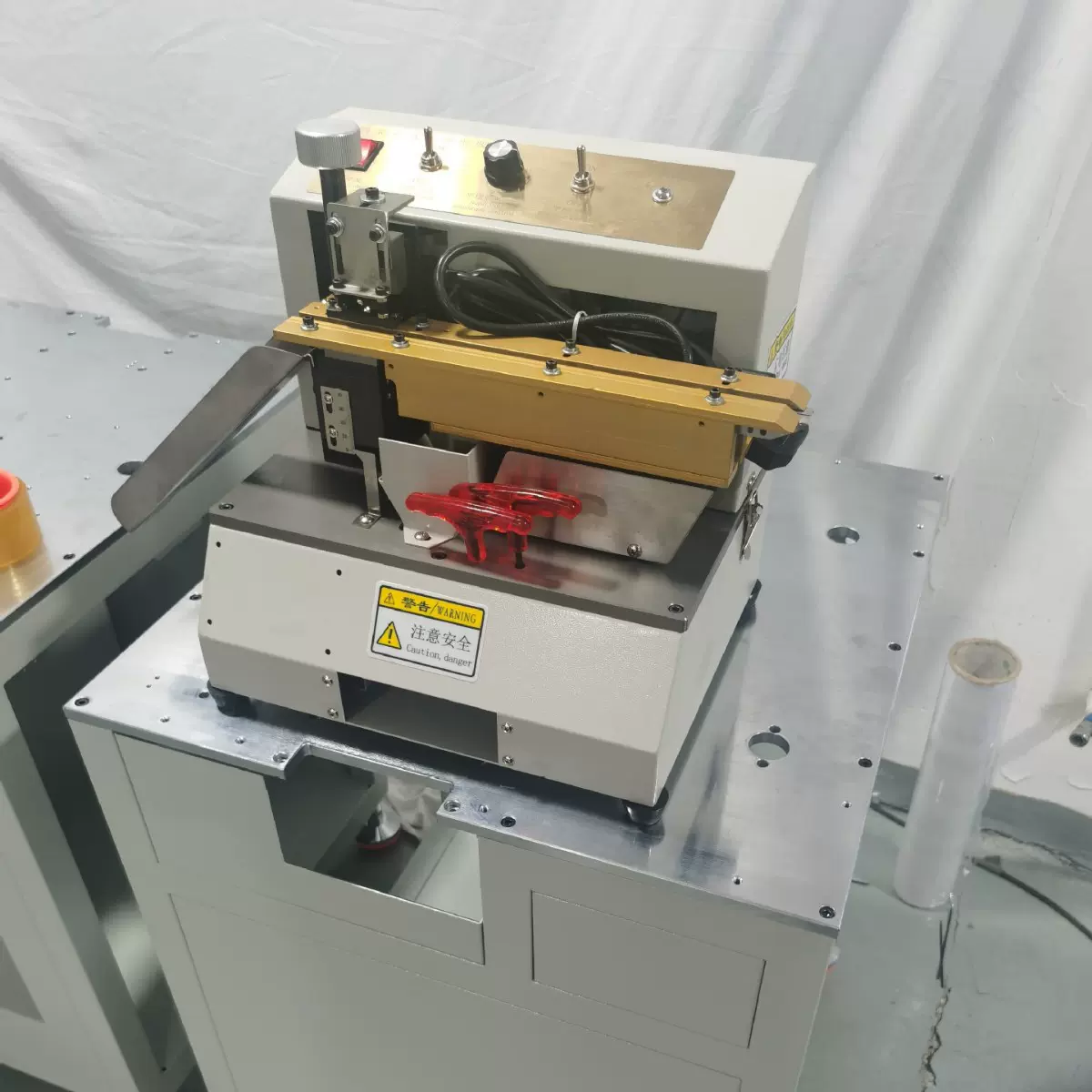 全自动散装电容剪脚成型机剪脚弯脚成型一体机电子元件剪切弯短脚