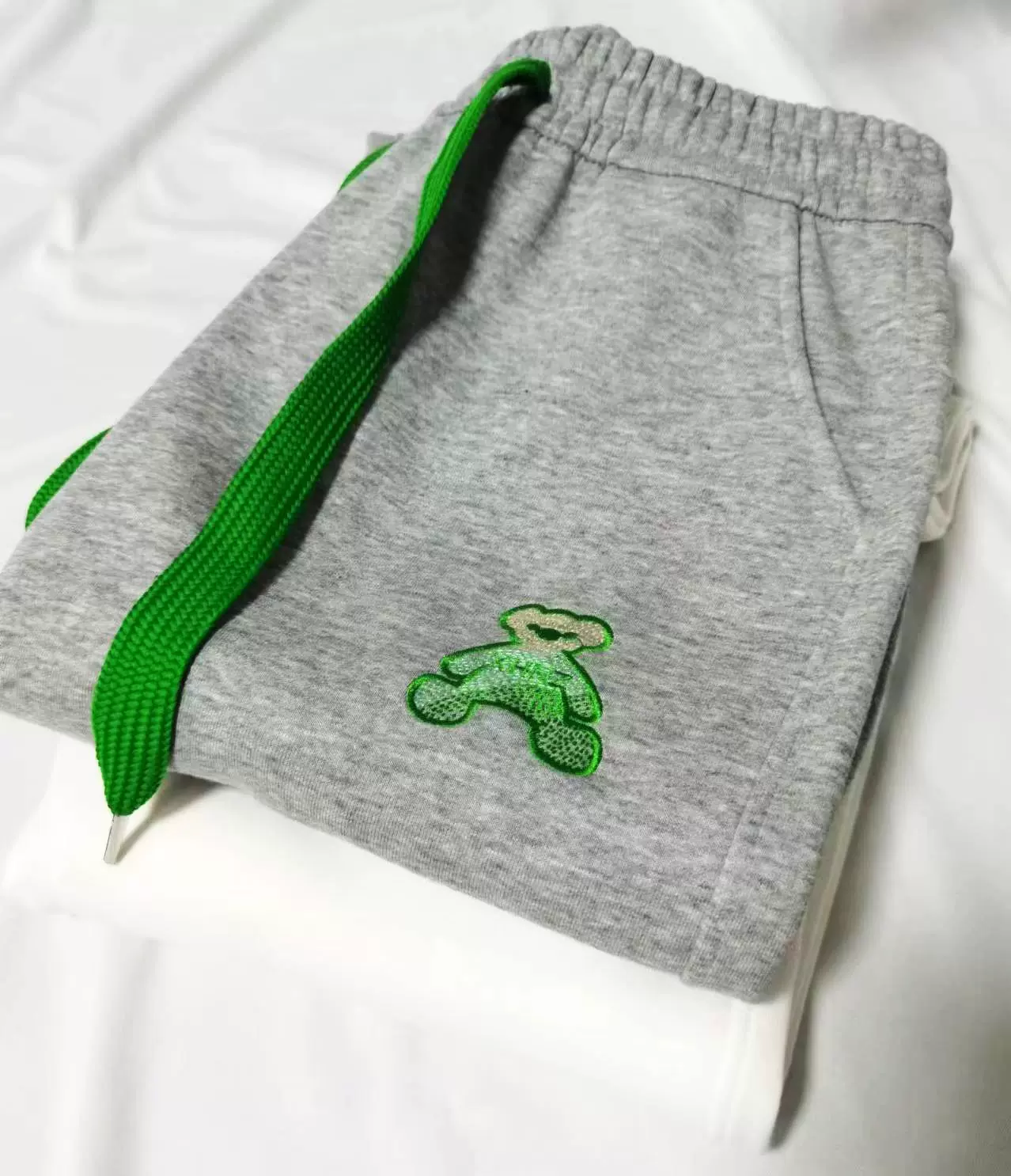 秋冬加厚纯色百搭运动款显瘦松紧腰束脚裤棉质小熊刺绣卫裤女批发