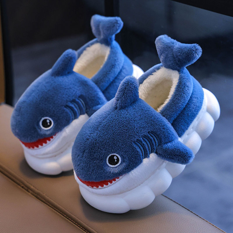 Bolsa de invierno para niños zapatos de tacones de algodón tiburón niños padres-hijos hogares cálidos peludos niños pequeños y medianos bebés zapatillas de algodón