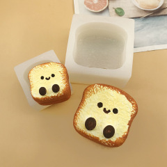 超厚トースト赤ちゃんの手で型をひっくり返したシリカゲルの型をつまむことができます。